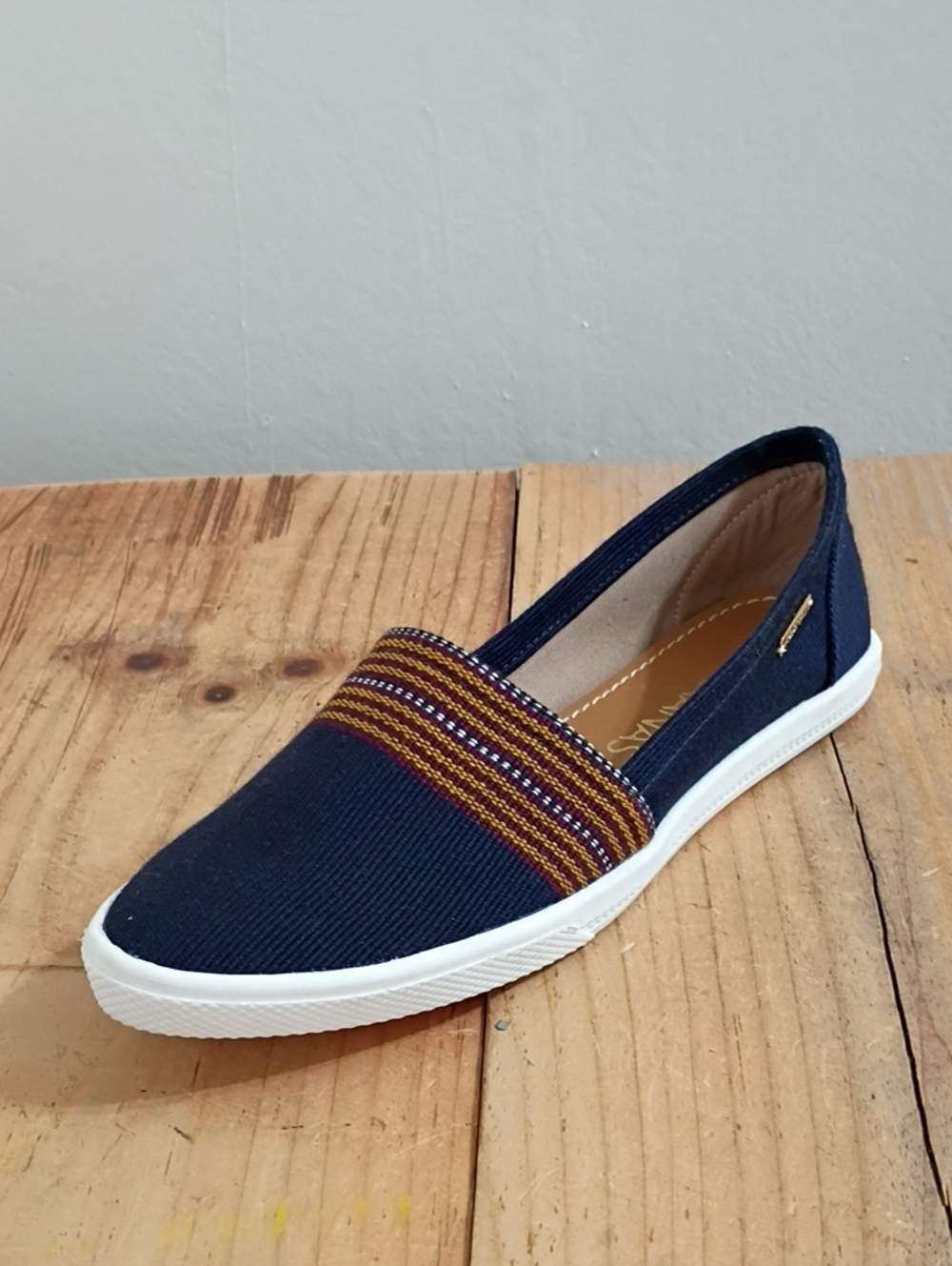 Kaanas Handmade Knit Slip On Shoes Size 38 New